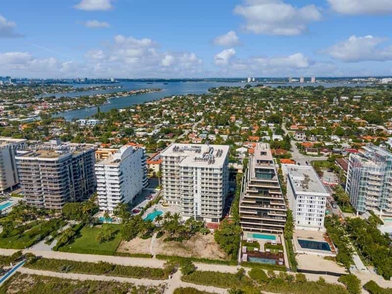 Condominium dans Surfside, Florida 11697658