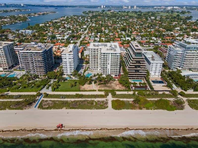 Condominium in Surfside, Florida 11697658