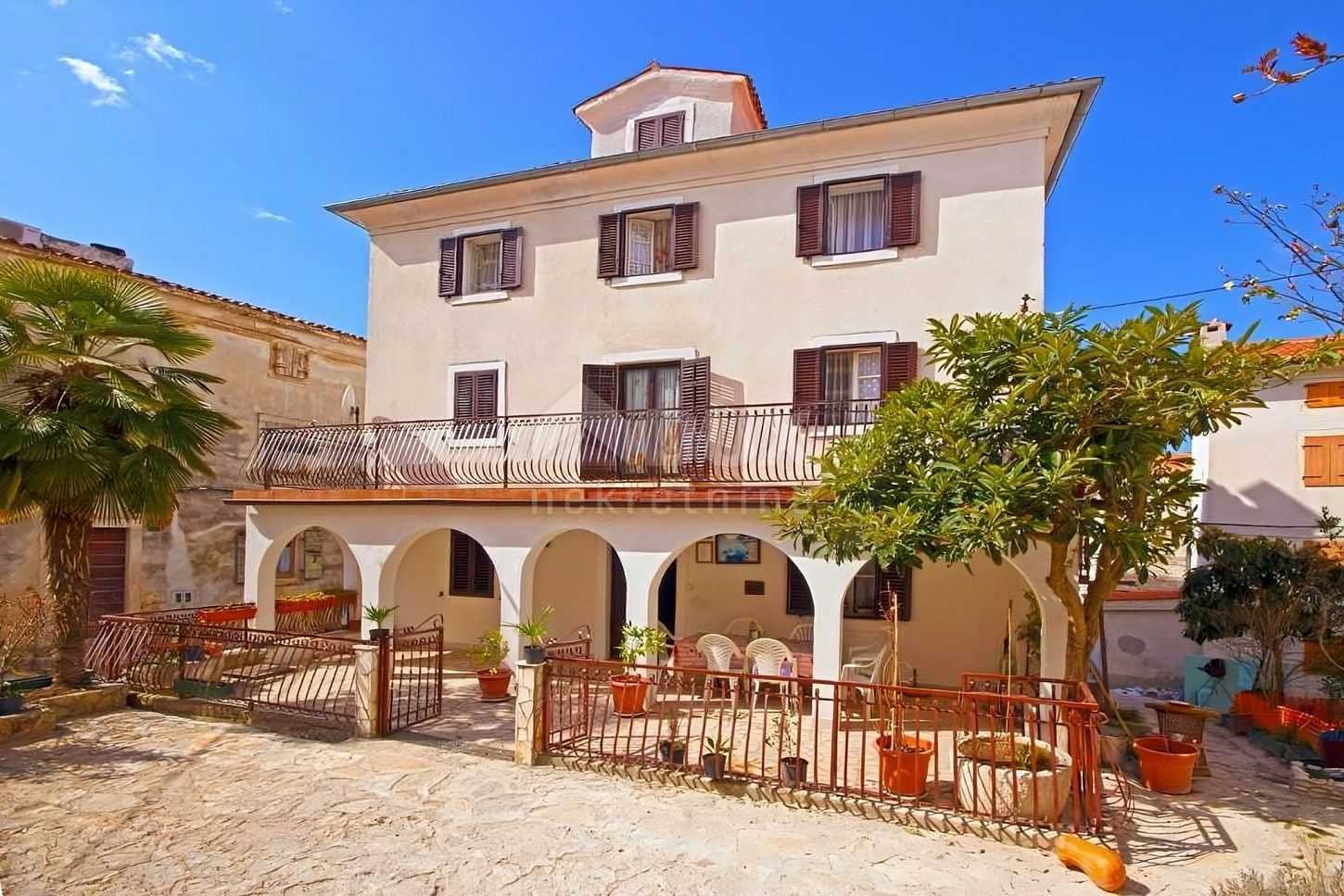 casa en Bale, Istria County 11698450