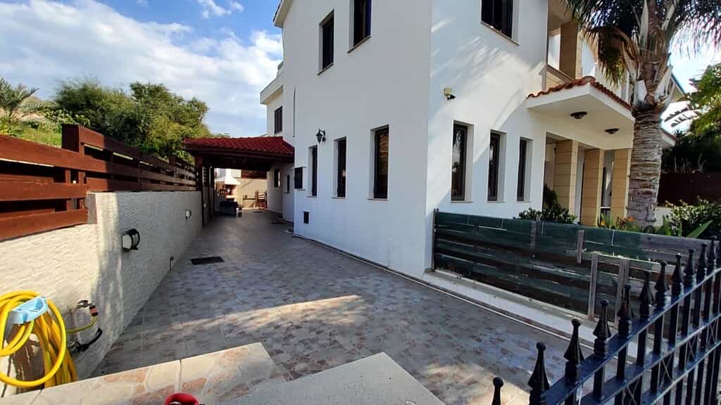 Haus im Aradippou, Larnaca 11698640