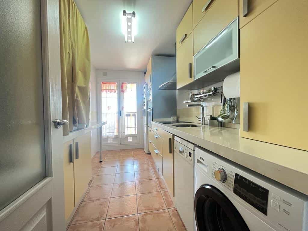 Condominium in La Cala del Moral, Andalucía 11698942