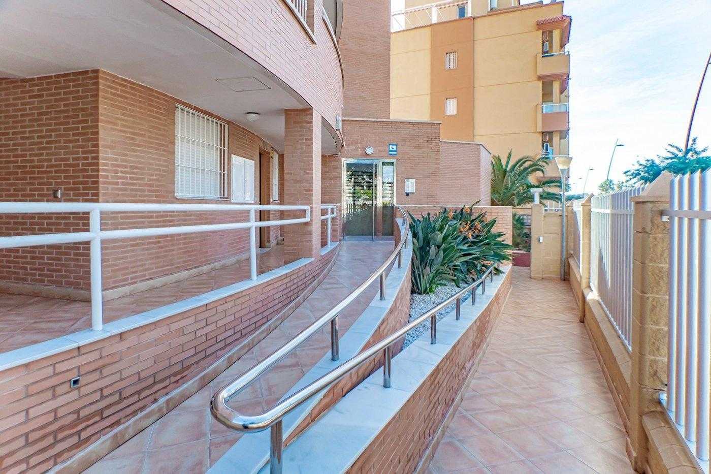 Condominium in Roquetas de Mar, Andalucía 11698947