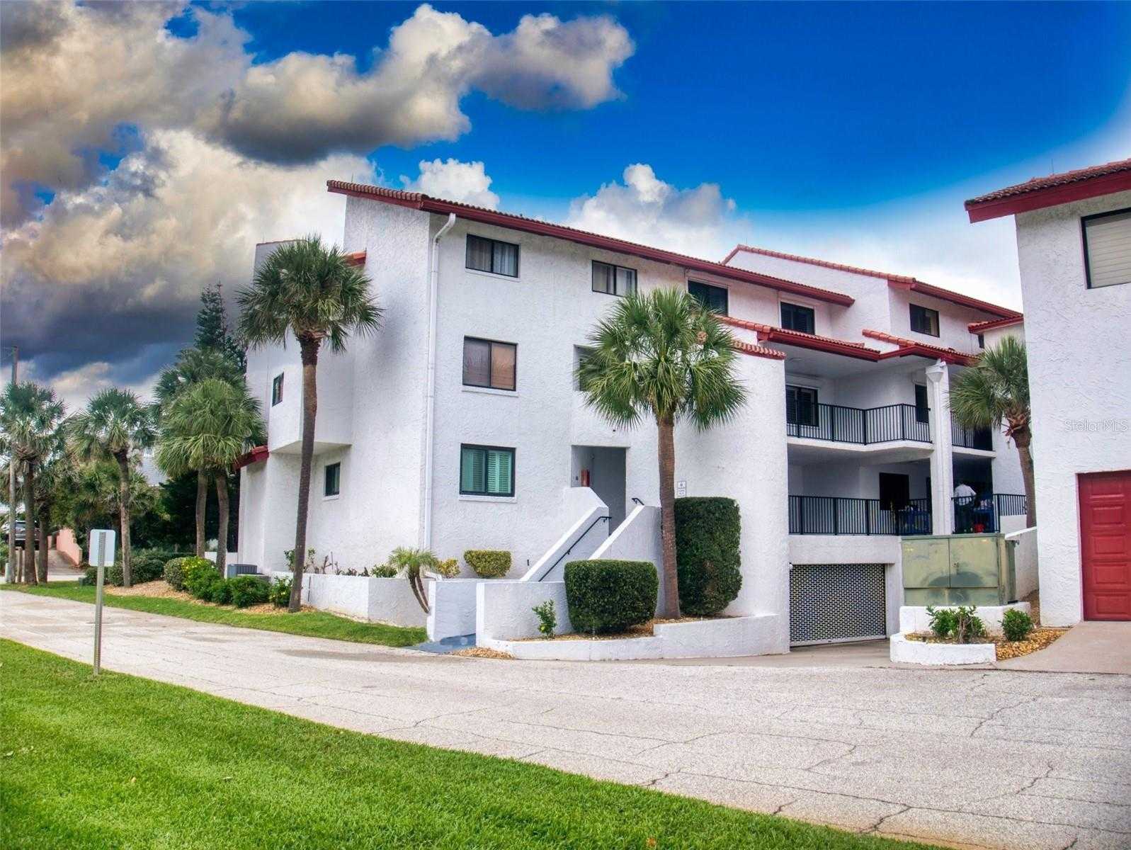 Condominium in New Smyrna Beach, Florida 11699326