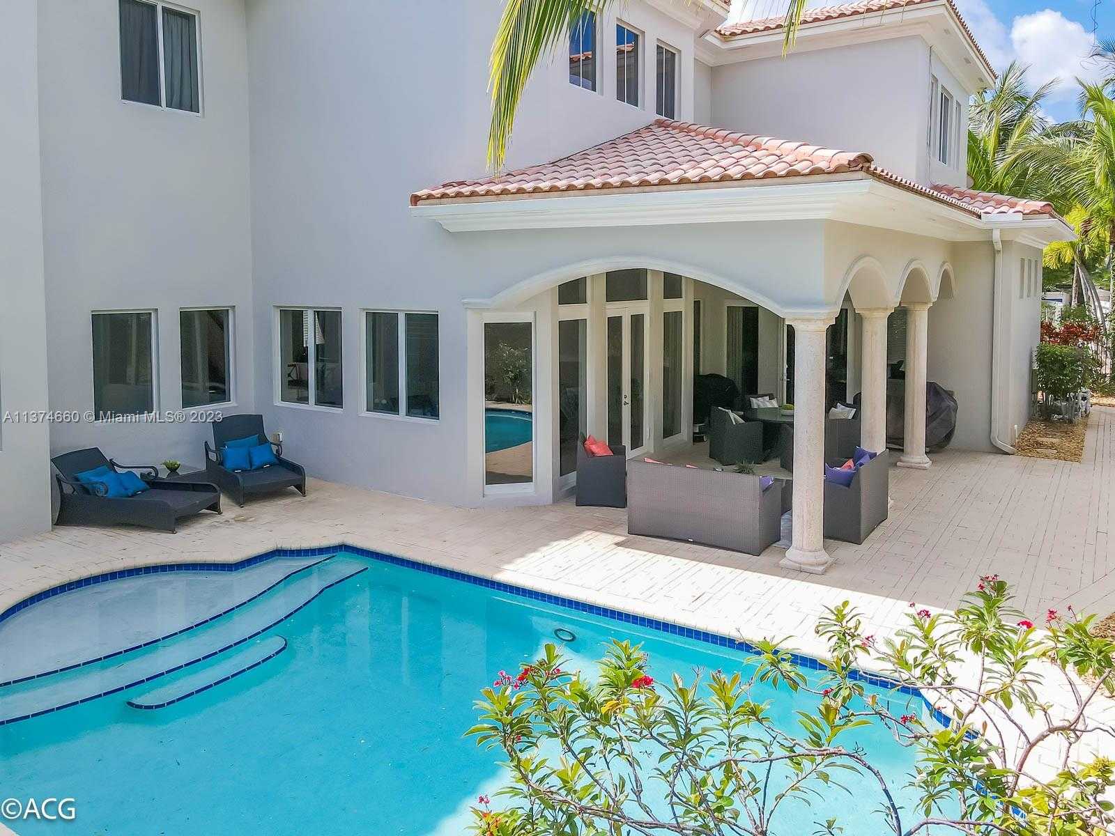 House in Hollywood, Florida 11699335