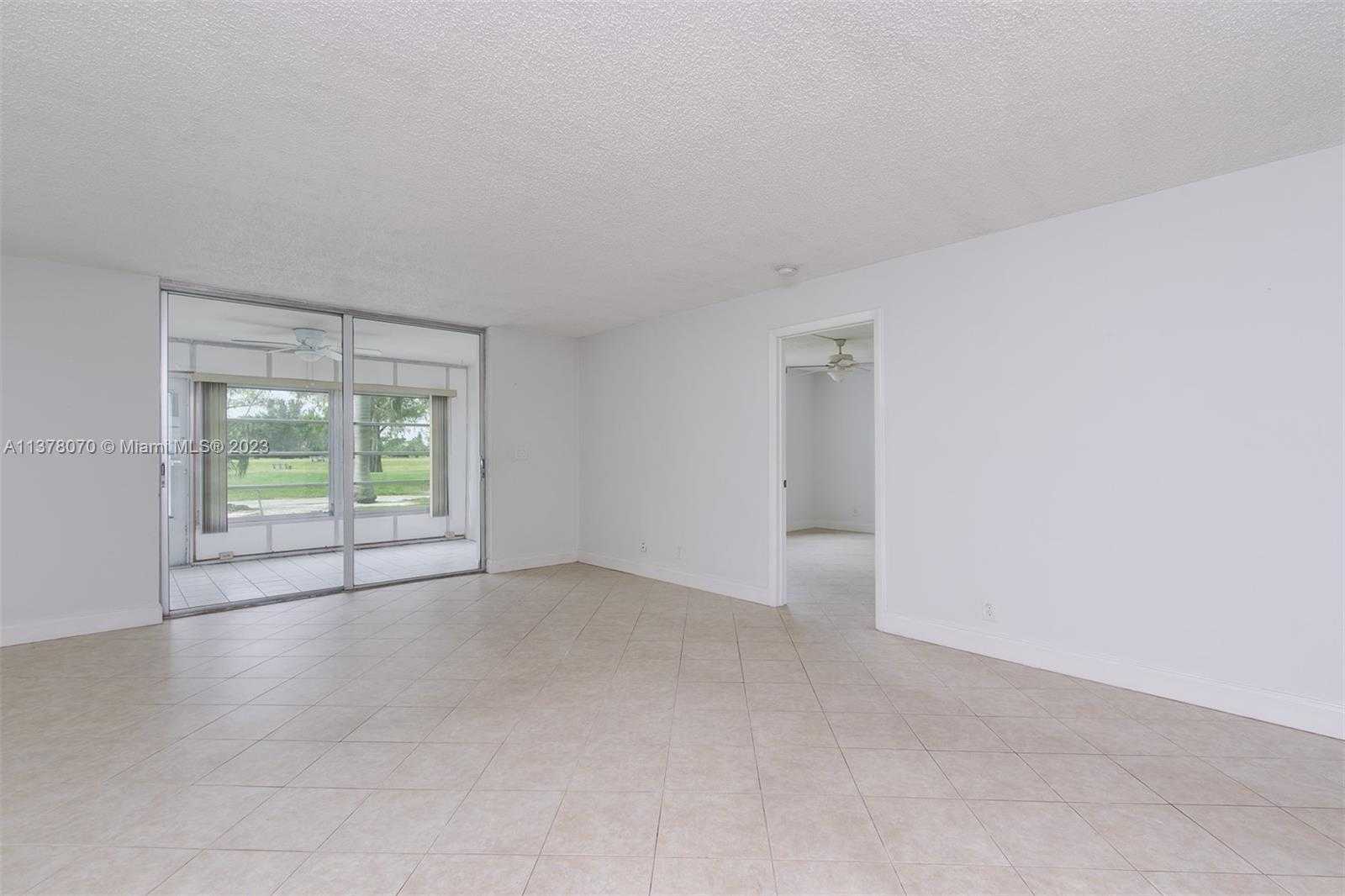 Condominium in Margate, Florida 11699339