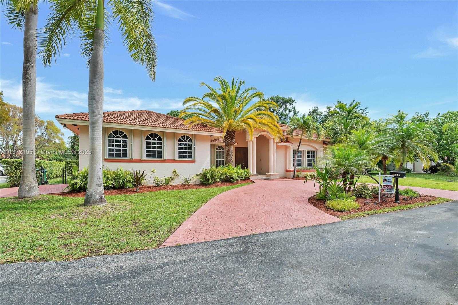 House in Palmetto Bay, Florida 11699340