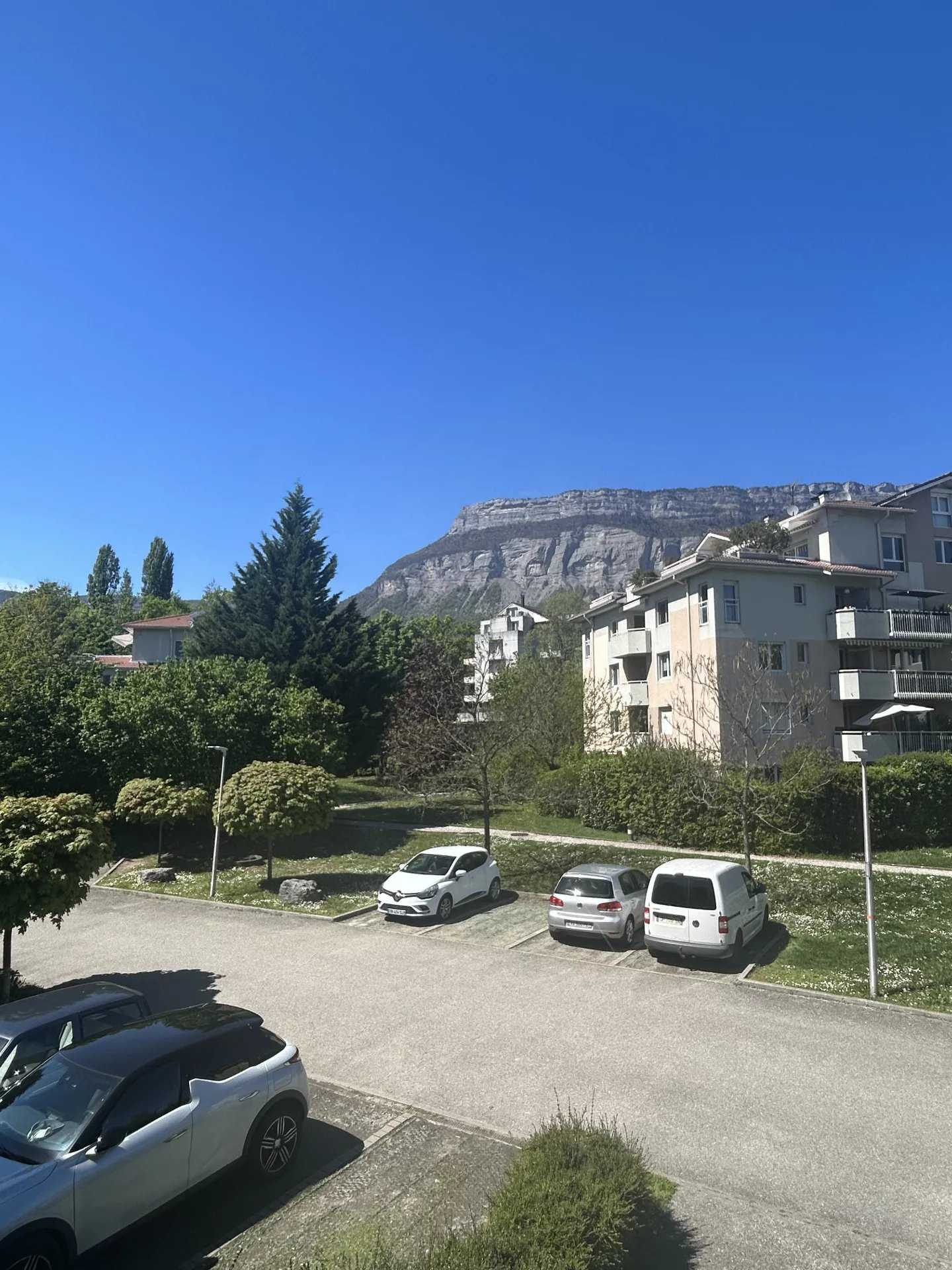 Condominium in Meylan, Auvergne-Rhone-Alpes 11699357