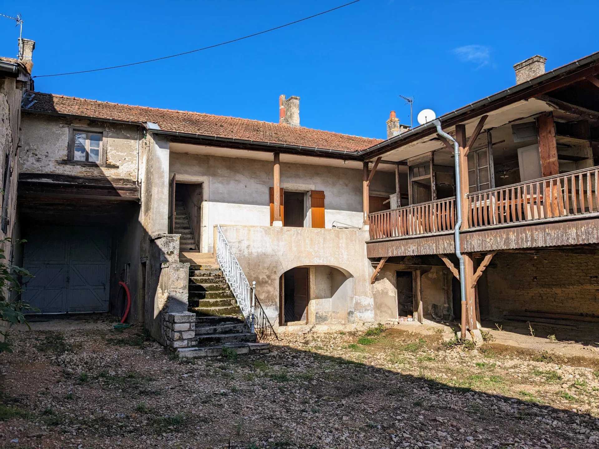 σπίτι σε Sennece-les-Macon, Bourgogne-Franche-Comte 11699386