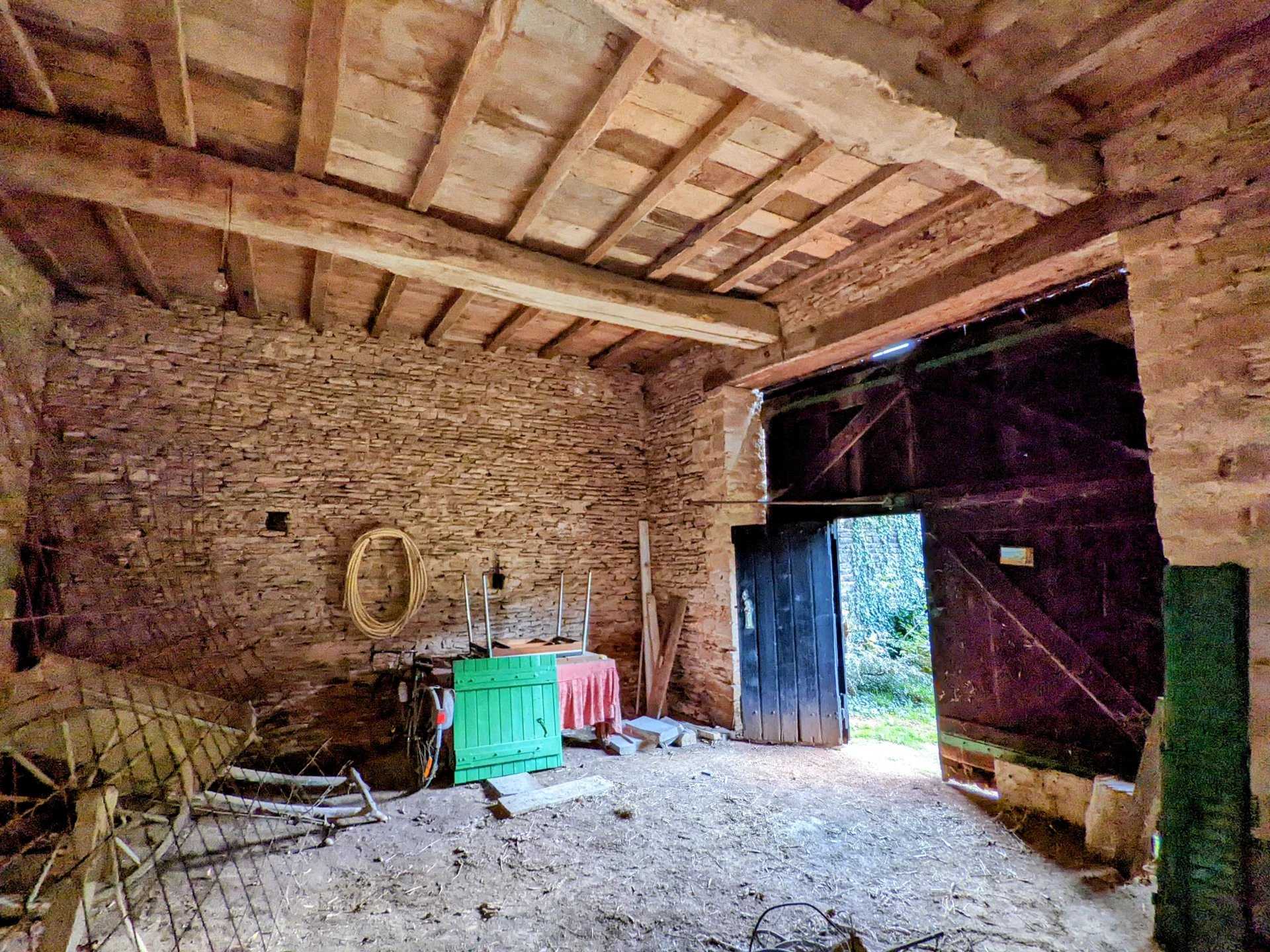 Talo sisään Hurigny, Bourgogne-Franche-Comte 11699388