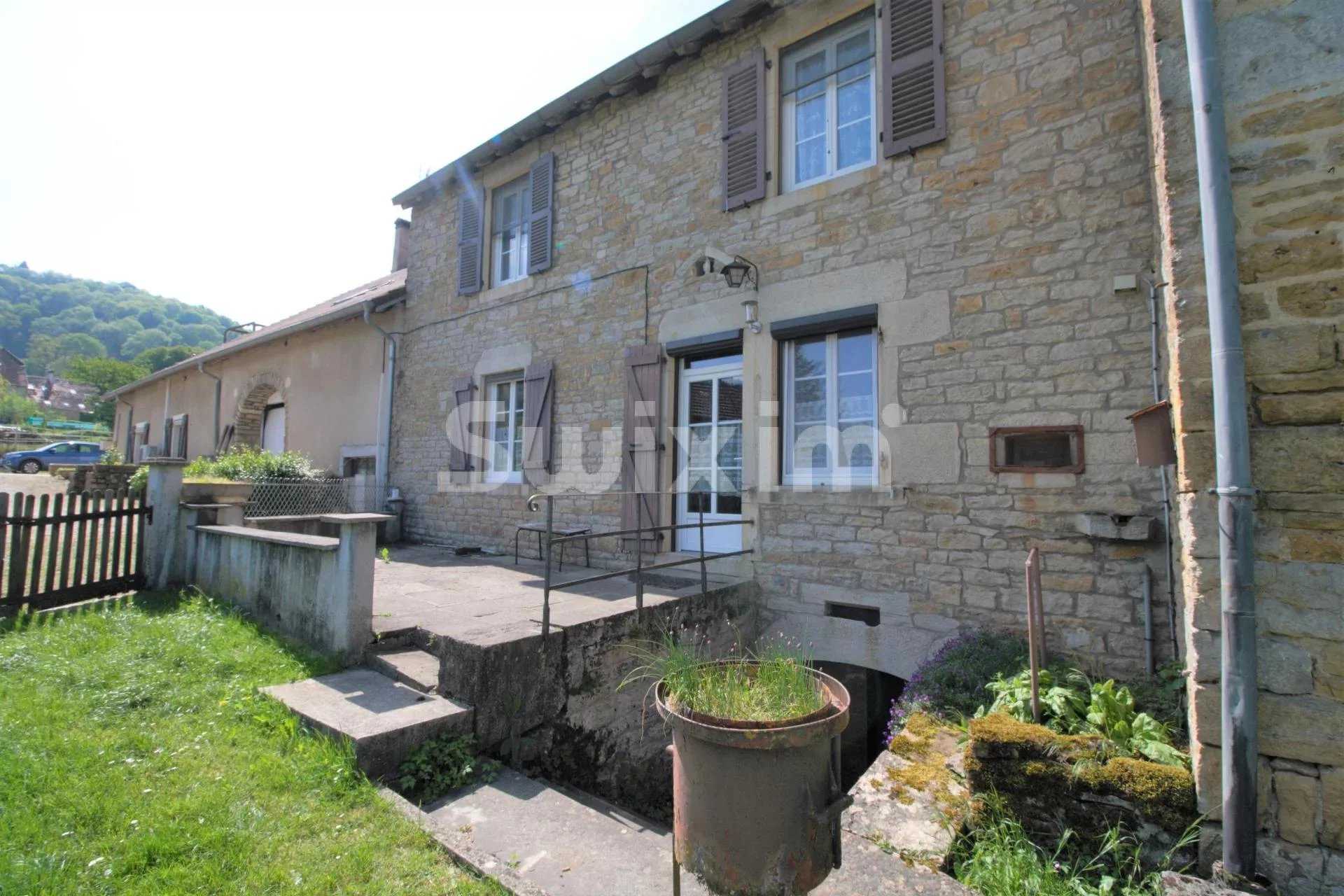 σπίτι σε Voiteur, Bourgogne-Franche-Comte 11699406