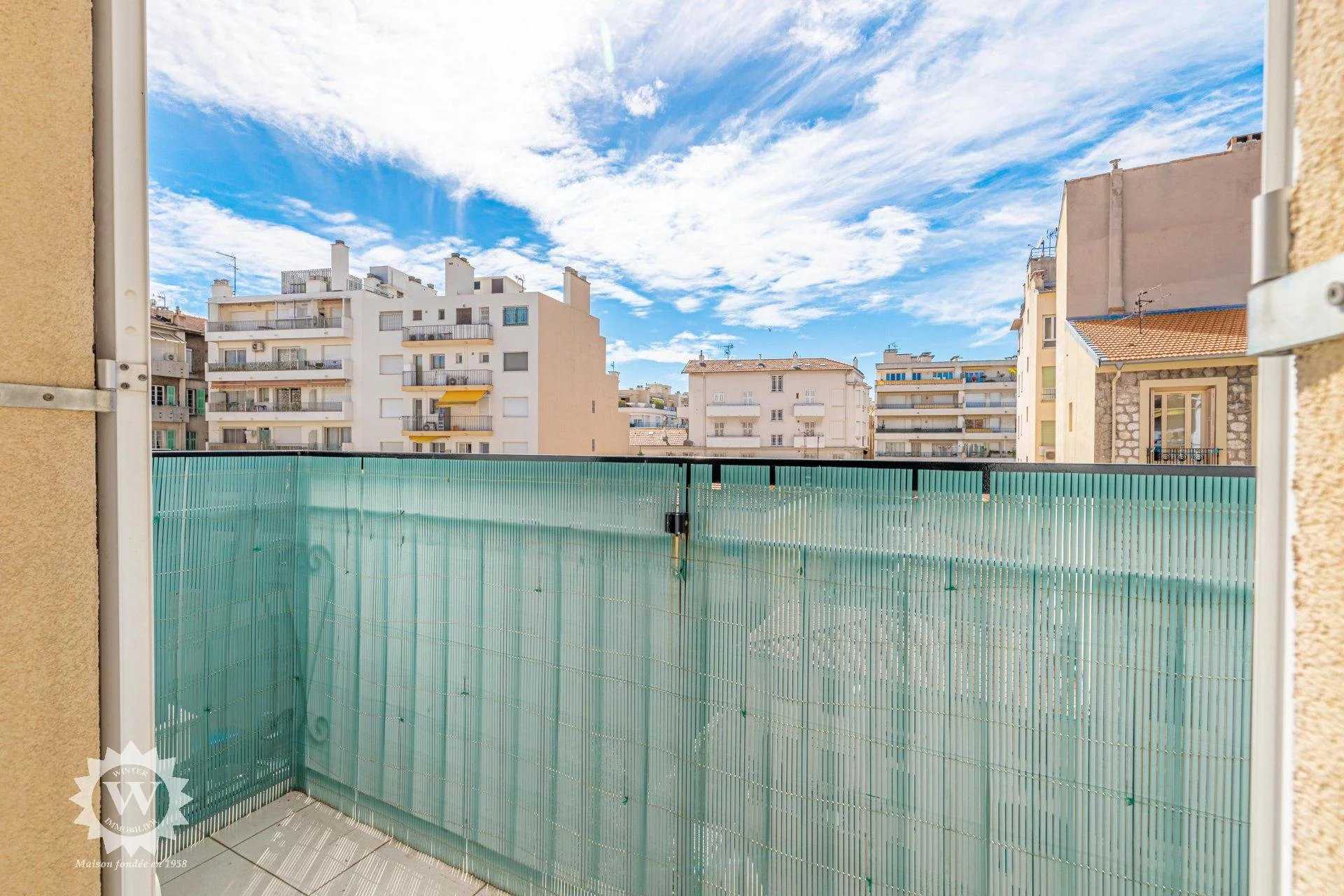 Condominium in Nice, Provence-Alpes-Cote d'Azur 11699412