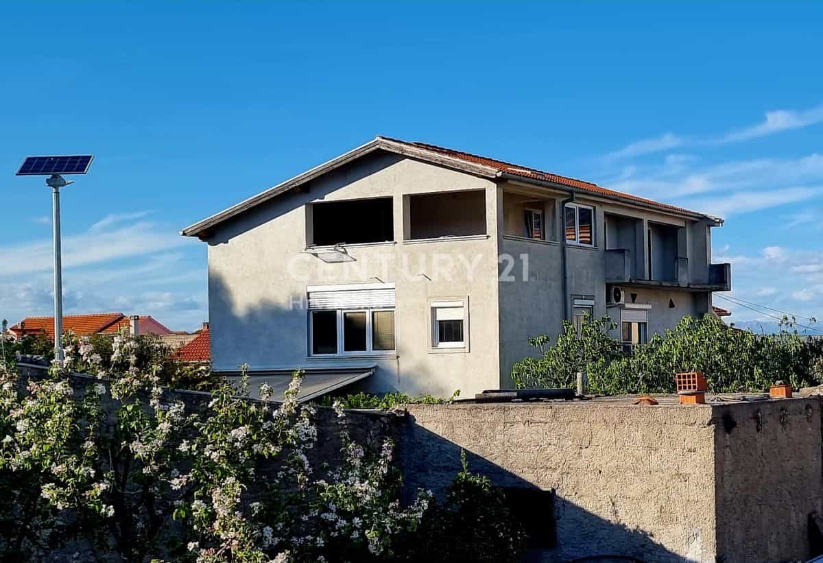 House in Tkon, Zadarska Zupanija 11700169