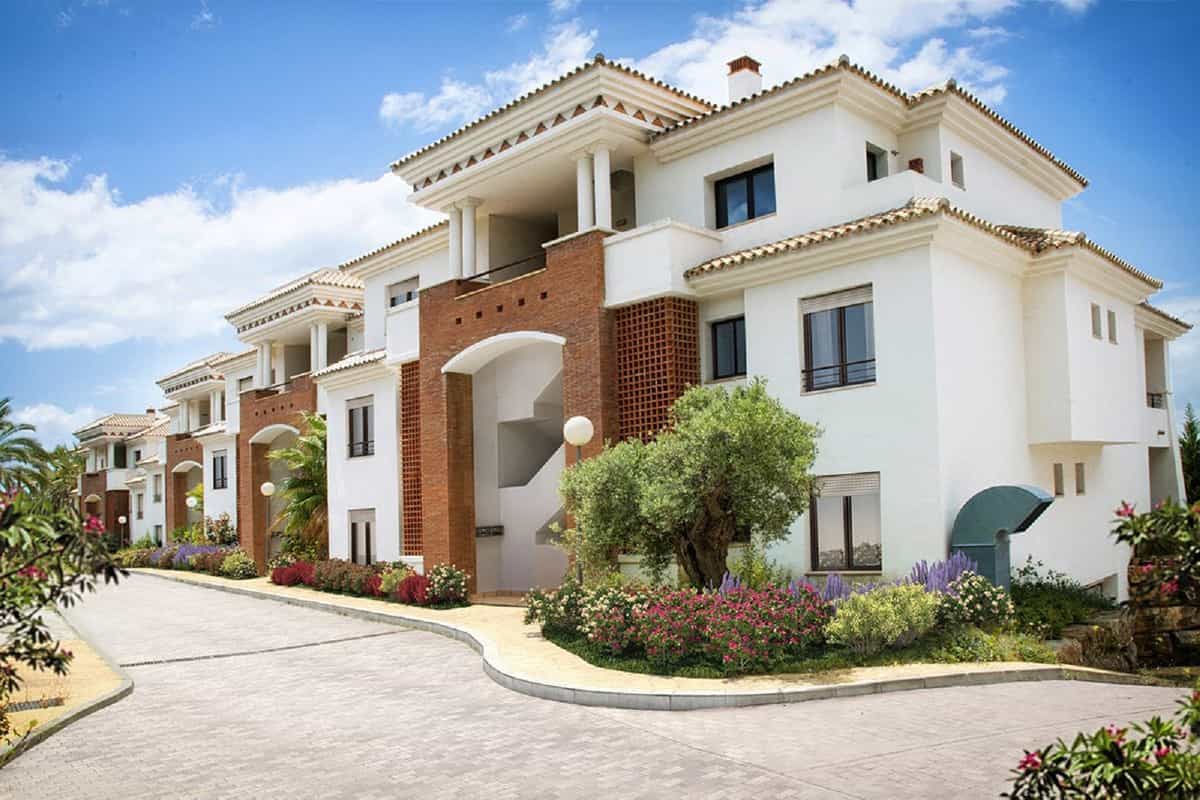 Condominium dans Casares, Andalusia 11700695