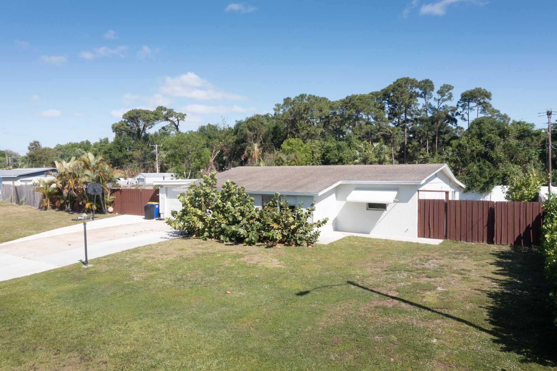 House in Jensen Beach, Florida 11700752