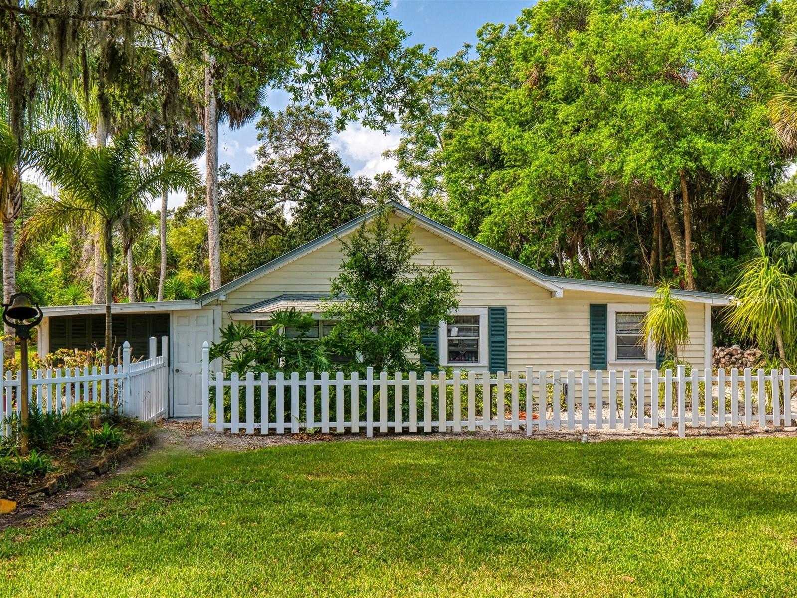 بيت في Edgewater, Florida 11700762