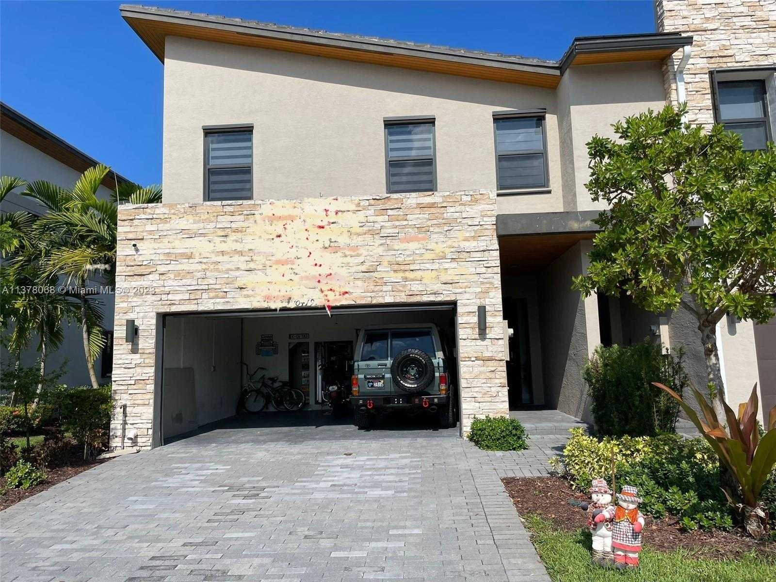 House in Doral, Florida 11700769