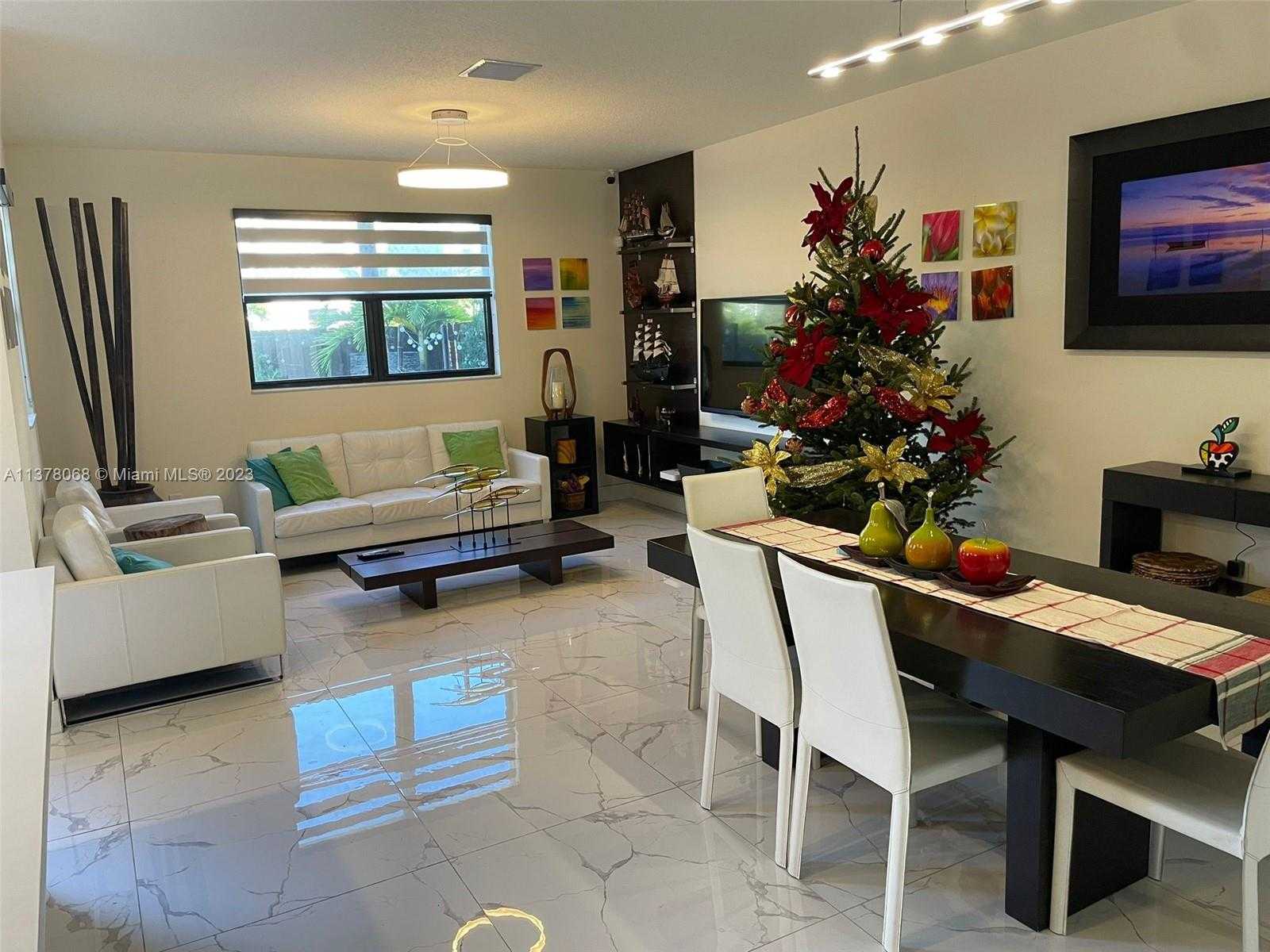 House in Doral, Florida 11700769