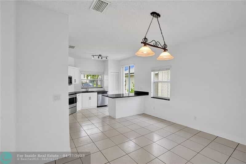 Будинок в Pembroke Pines, Florida 11700778