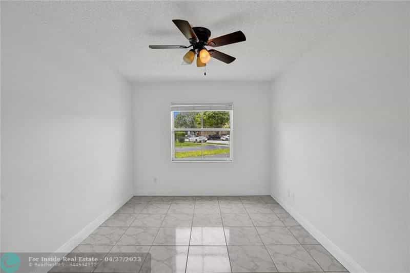 House in Pembroke Pines, Florida 11700778
