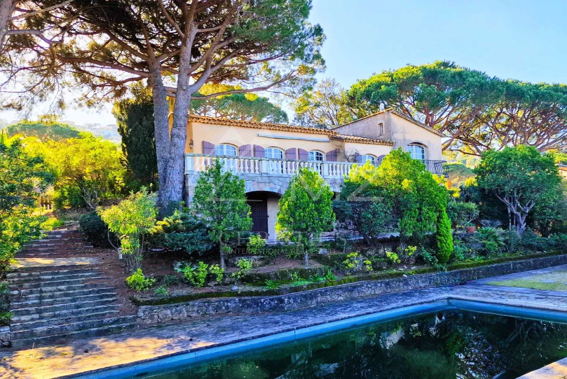 Rumah di Gassin, Provence-Alpes-Cote d'Azur 11700796
