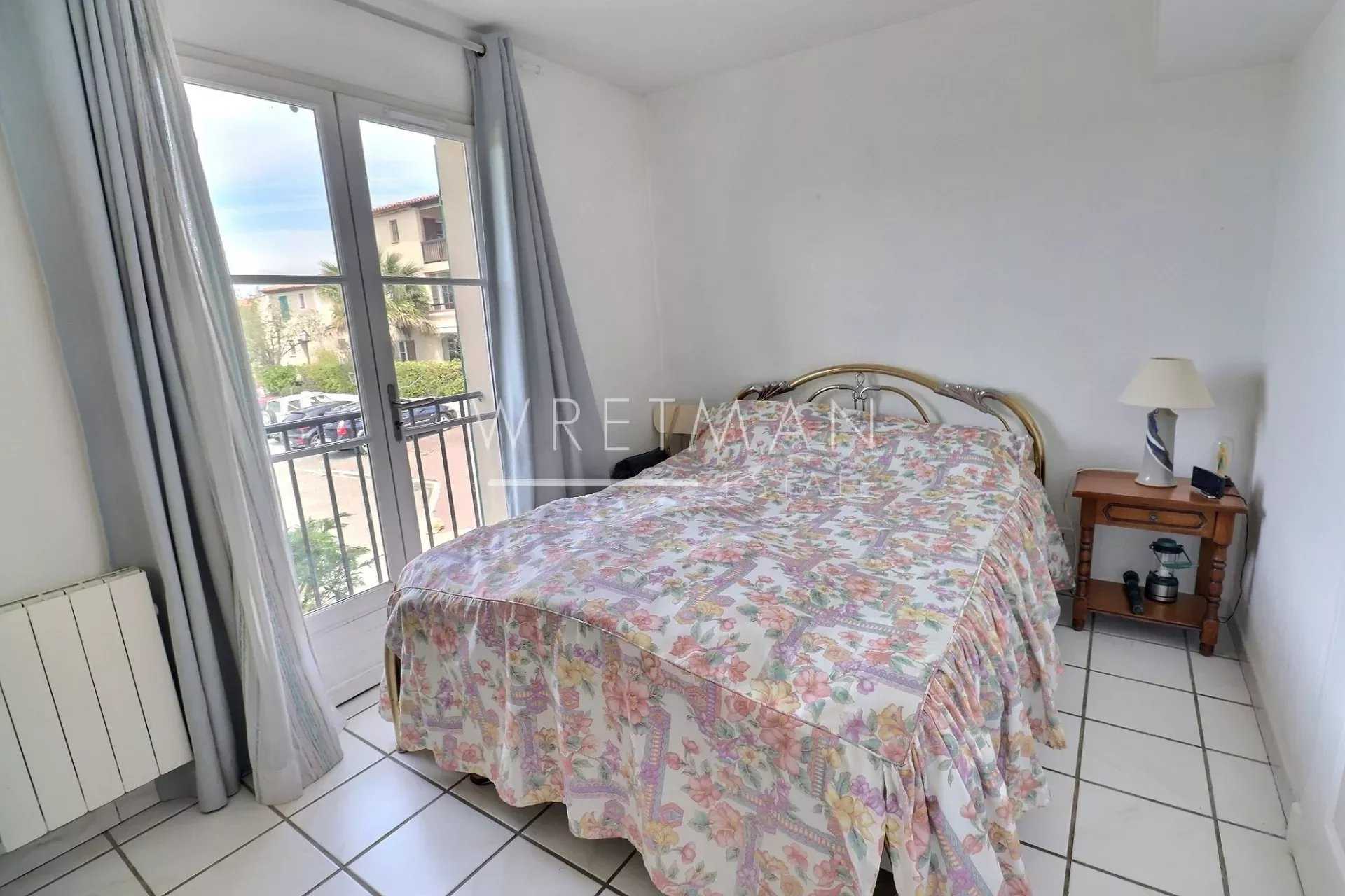 Квартира в Roquebrune-sur-Argens, Var 11700801