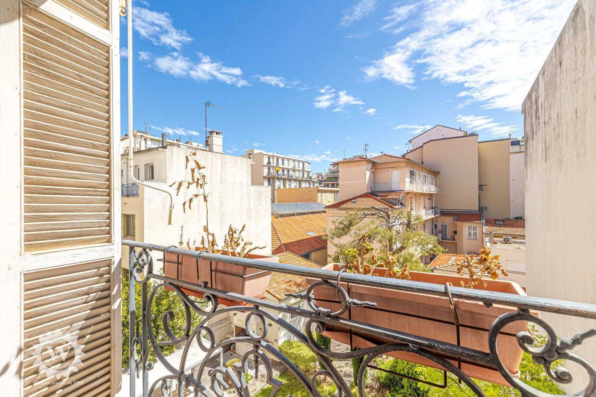 Condominium in Nice, Alpes-Maritimes 11700816