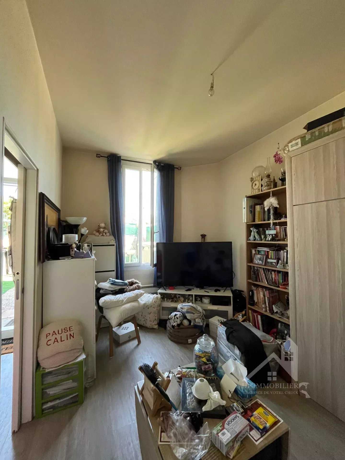 Condominium in Lagoubran, Provence-Alpes-Cote d'Azur 11701481