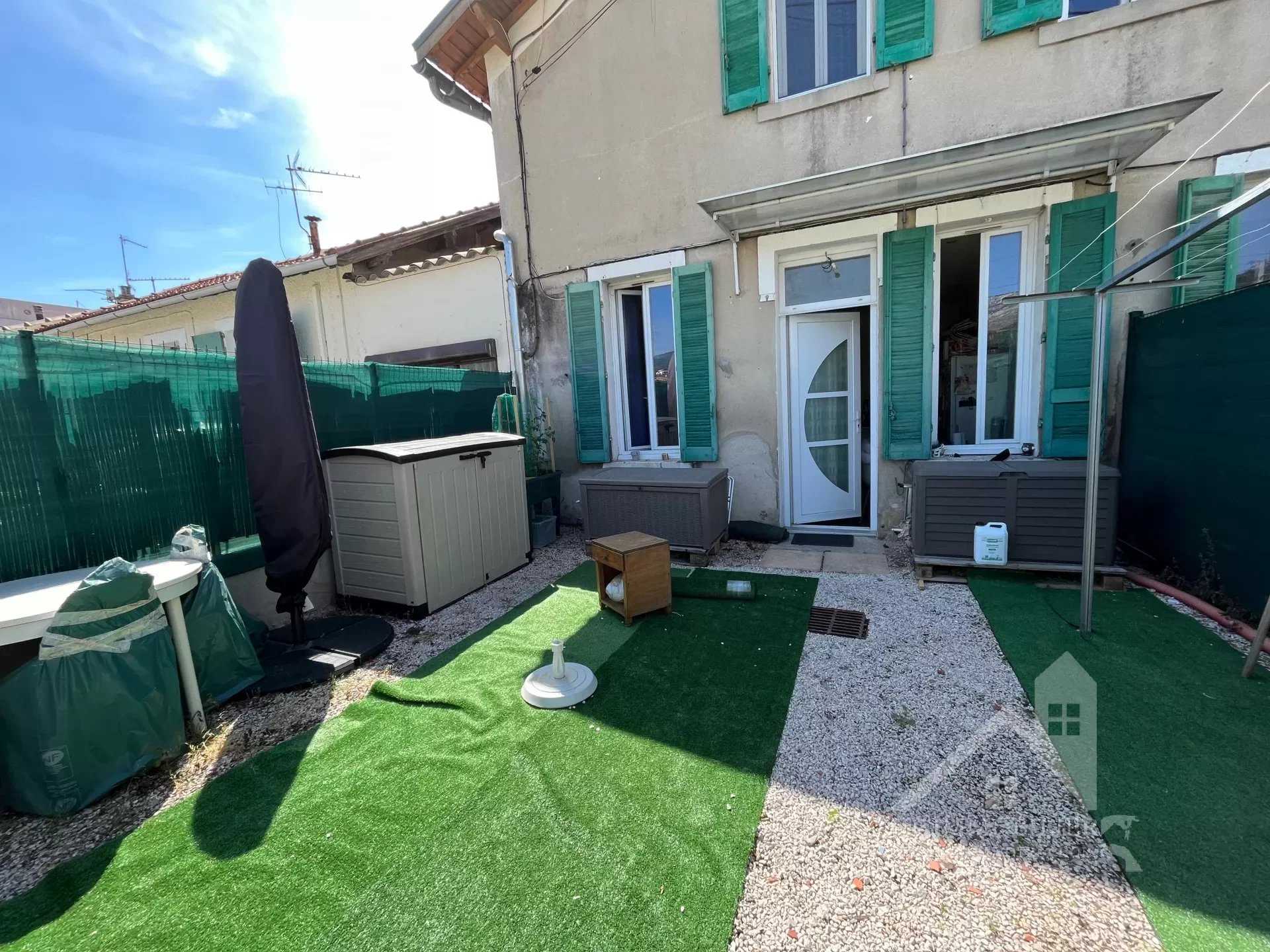 Condominium in Lagoubran, Provence-Alpes-Cote d'Azur 11701481