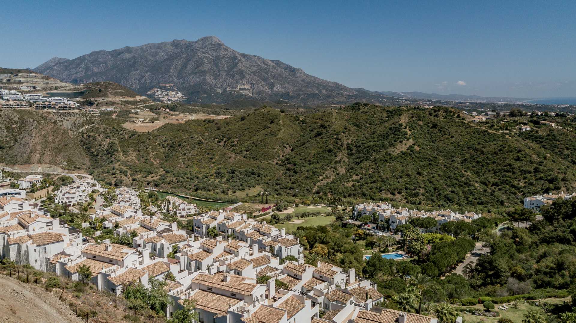 Condominium in Benahavis, Andalusia 11701735