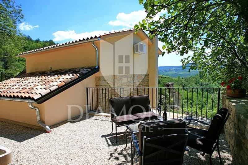 σπίτι σε Oprtalj, Istria County 11701842