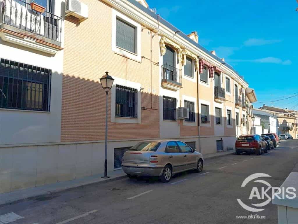 Condominium in Yeles, Castille-La Mancha 11702046
