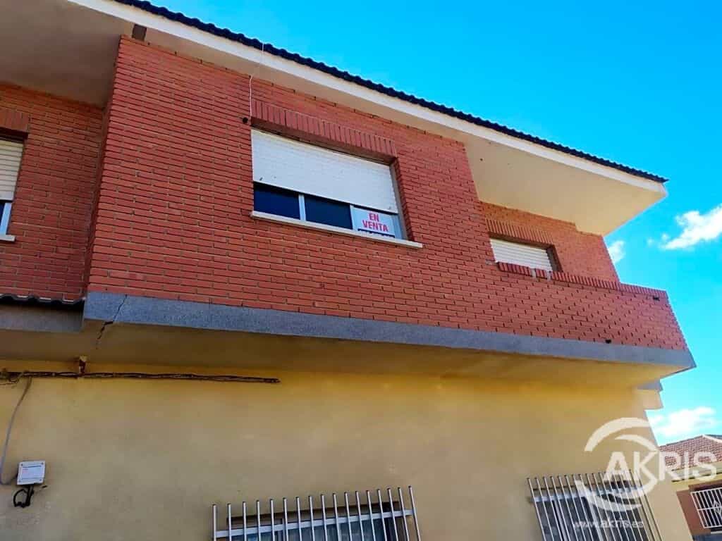 Condominium in Malpica de Tajo, Castilla-La Mancha 11702052