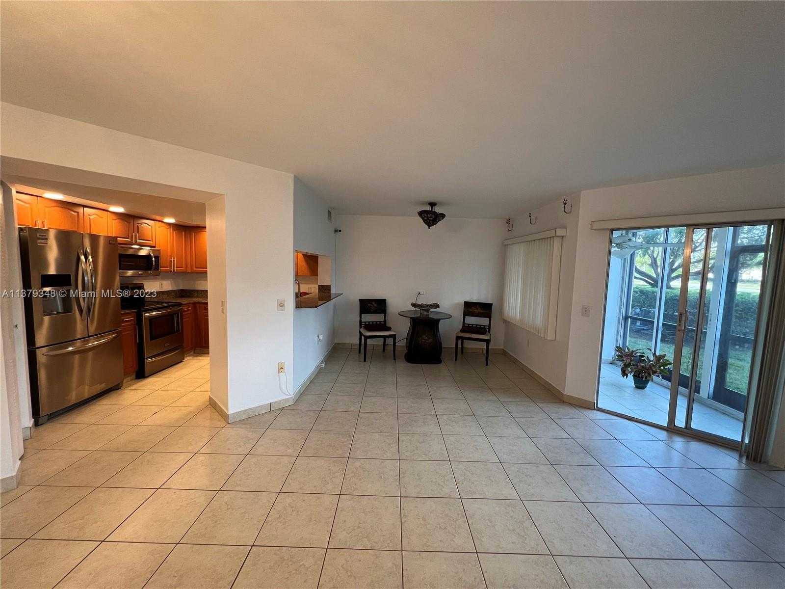 House in Pembroke Pines, Florida 11702122