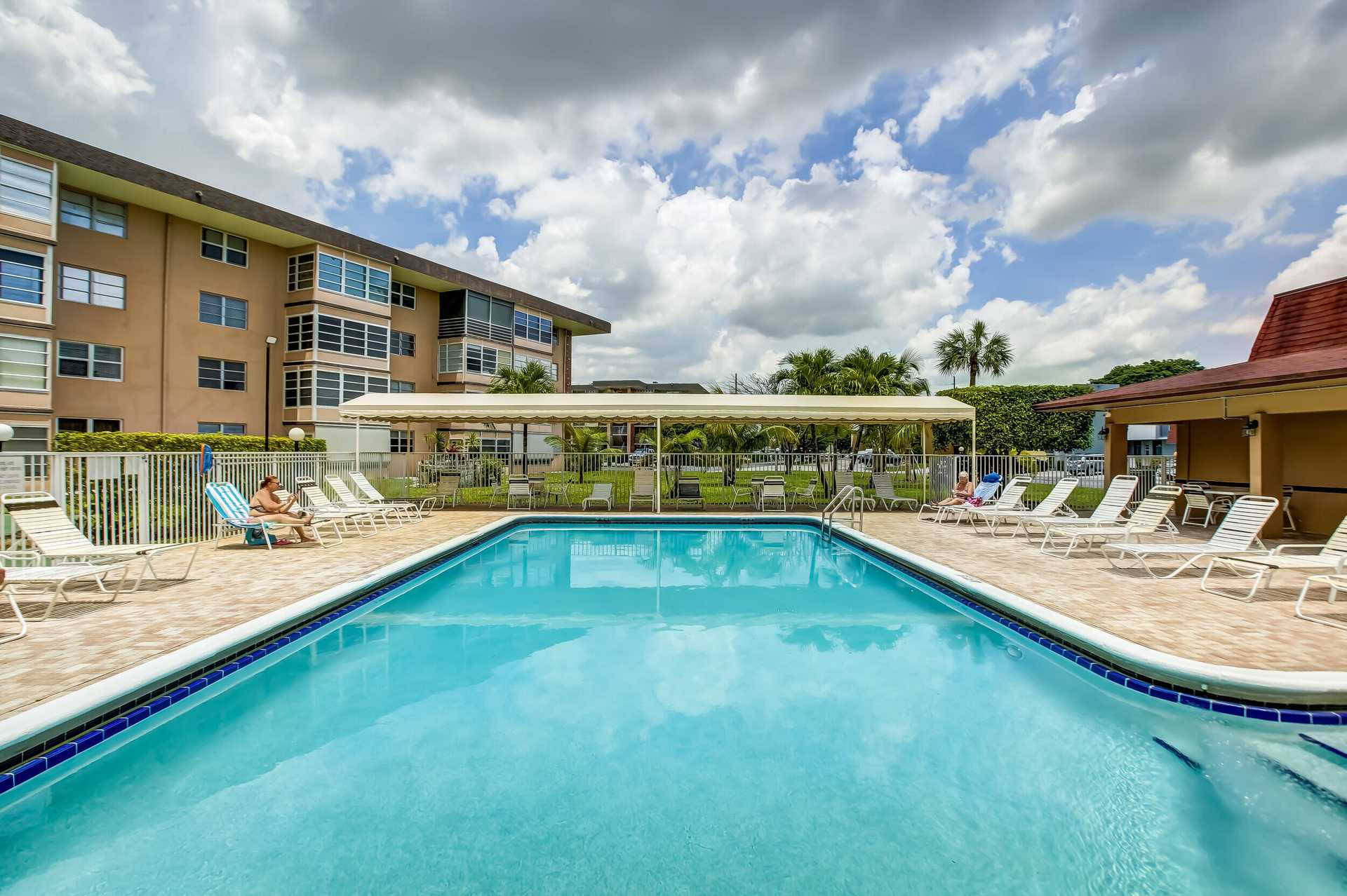 Condominium in Lauderdale Lakes, Florida 11702512