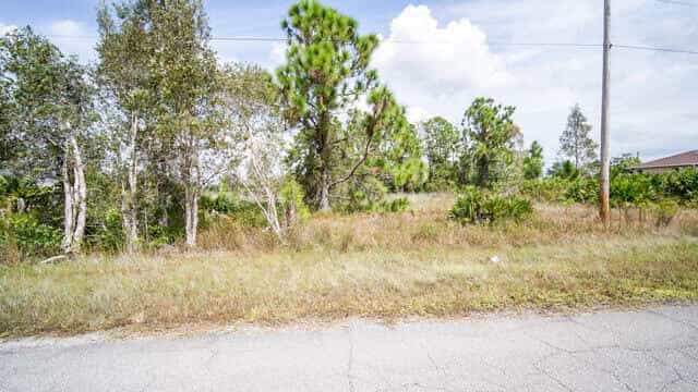 Land in Fort Myers, Florida 11702513