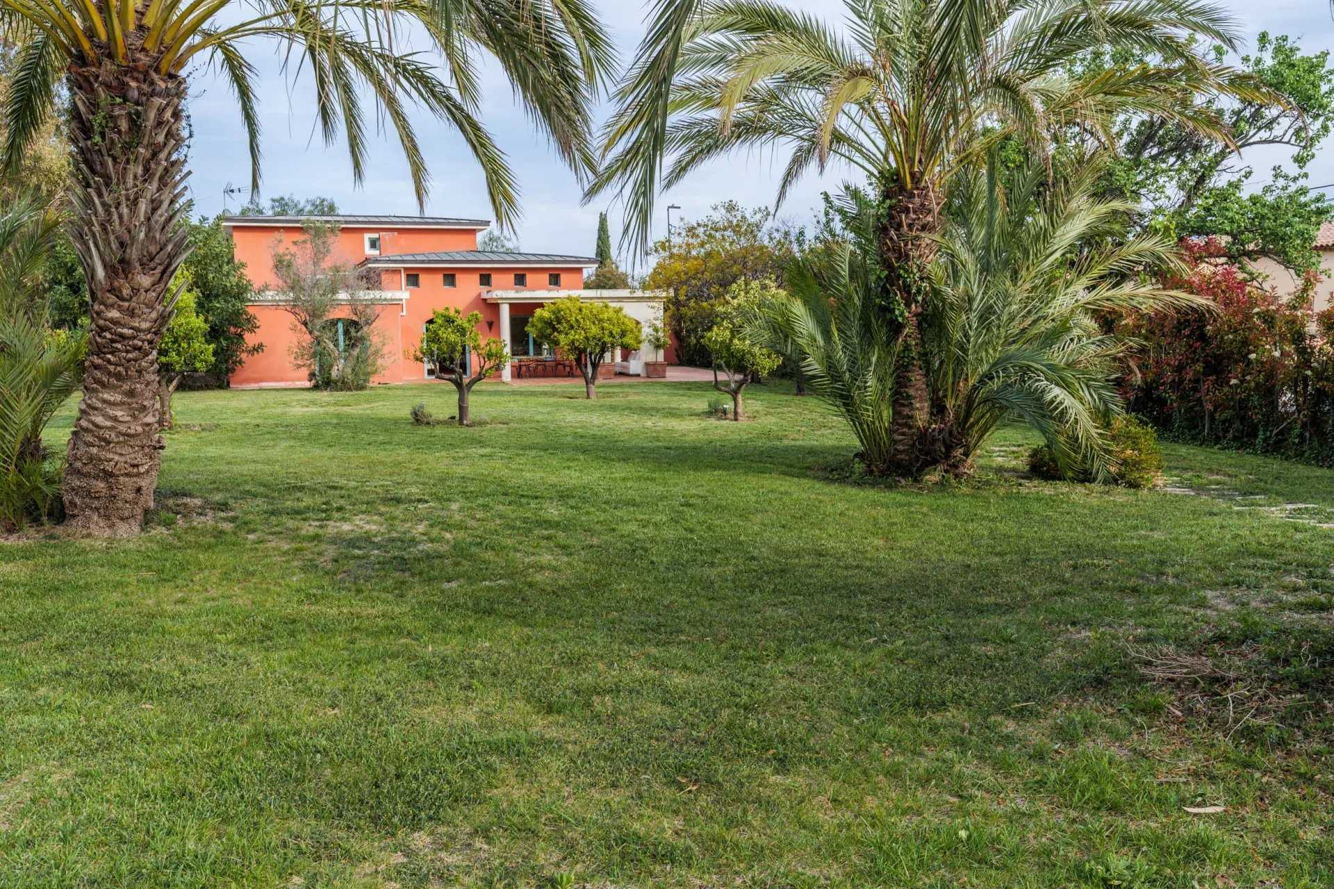 Residential in Cagnes-sur-Mer, Alpes-Maritimes 11702982