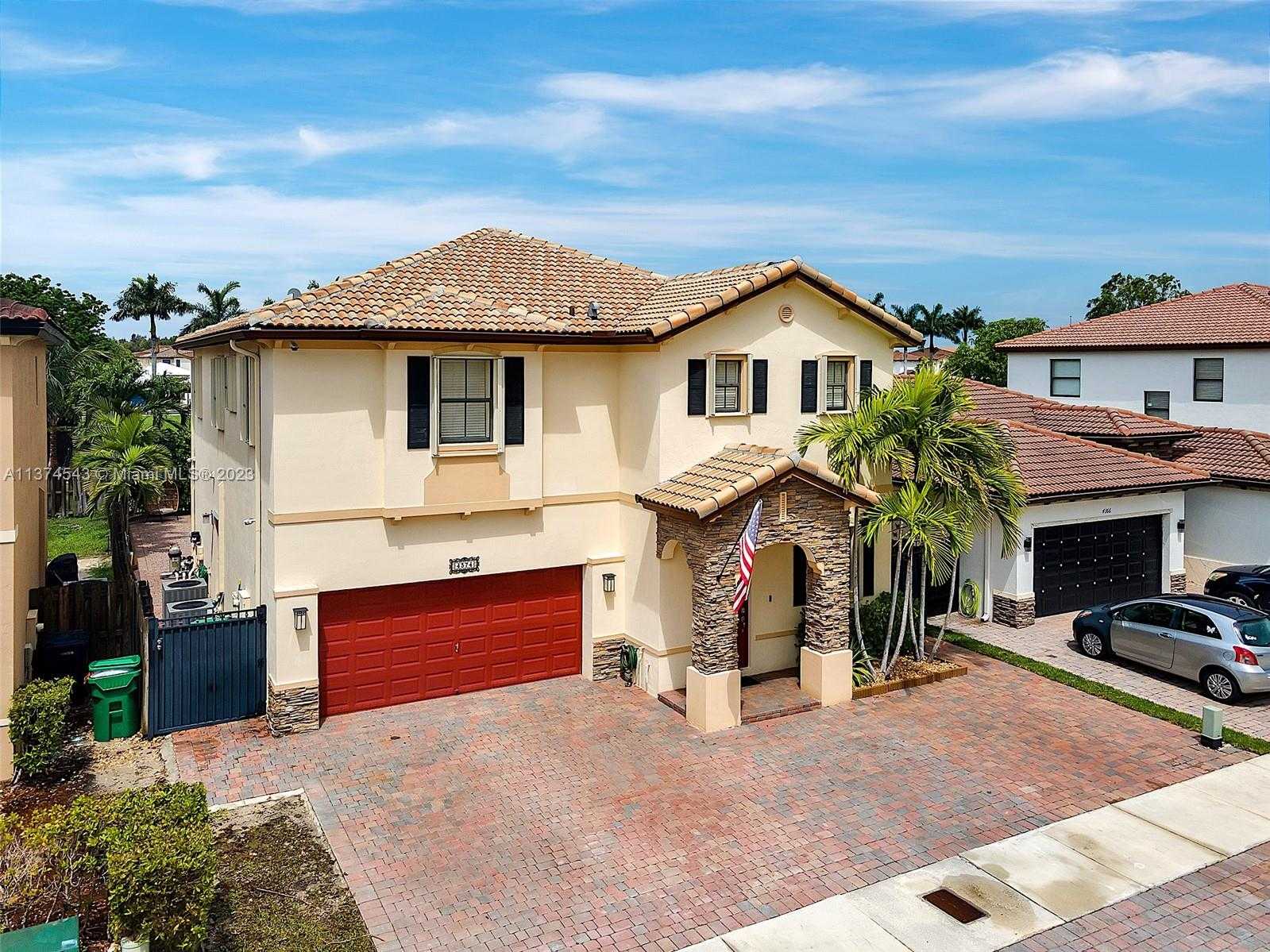 House in Miami, Florida 11702994