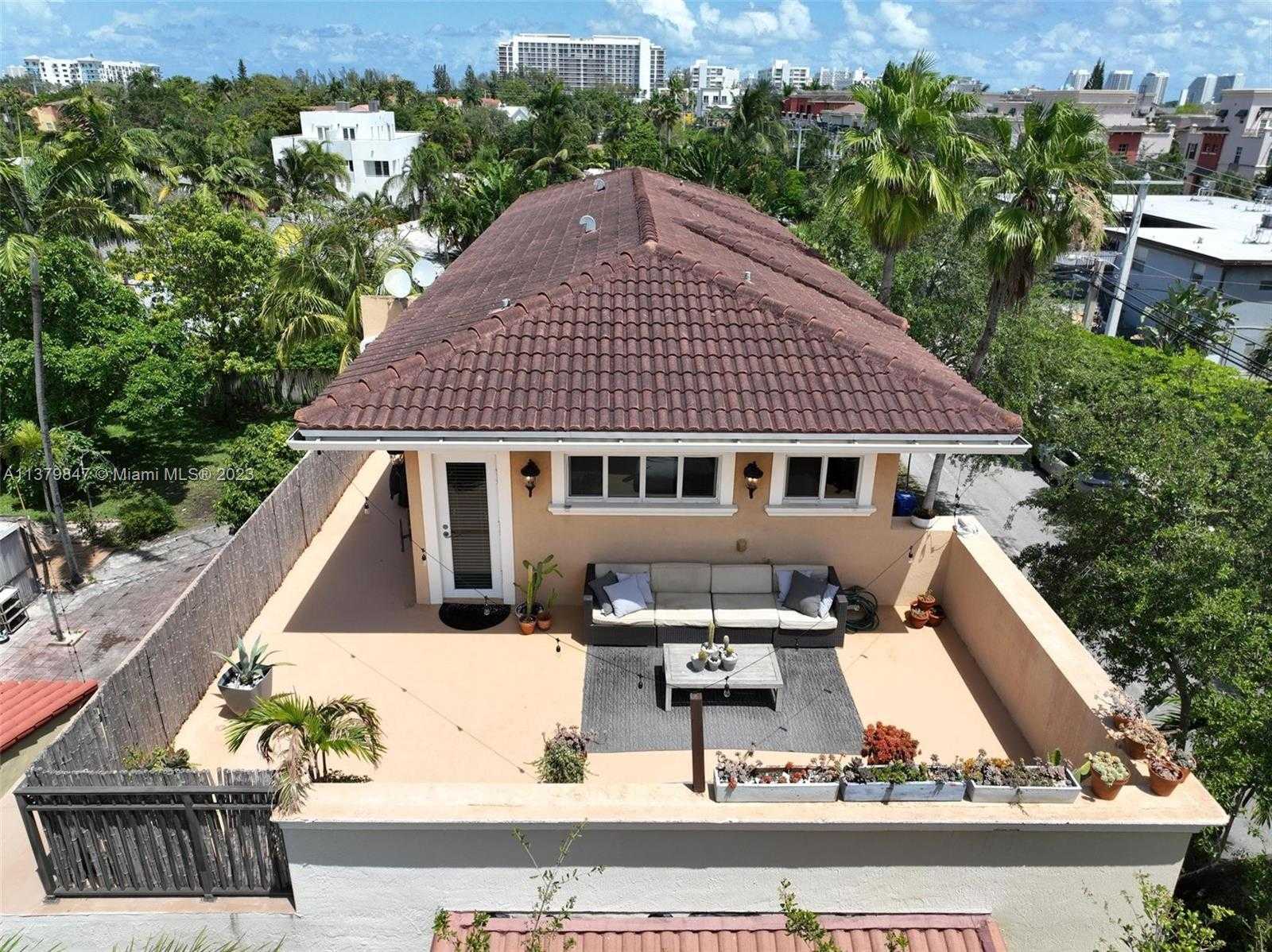 بيت في Fort Lauderdale, Florida 11702996