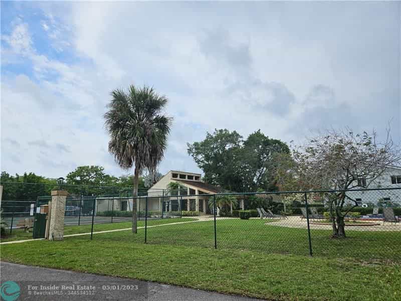 House in Plantation, Florida 11703004