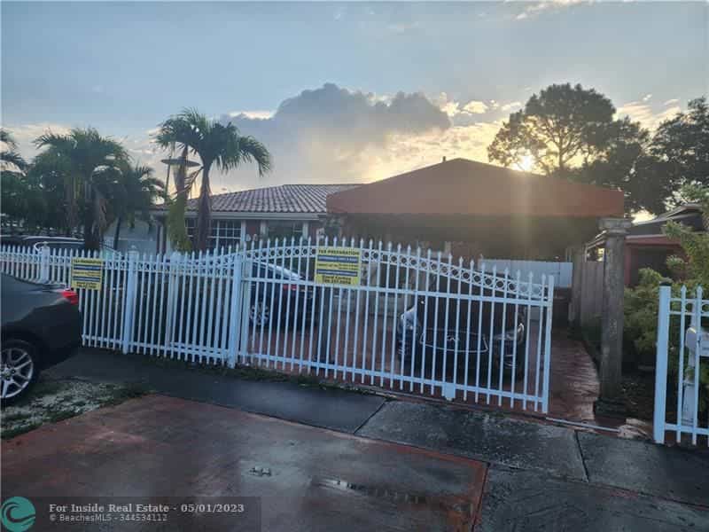 House in Hialeah, Florida 11703006