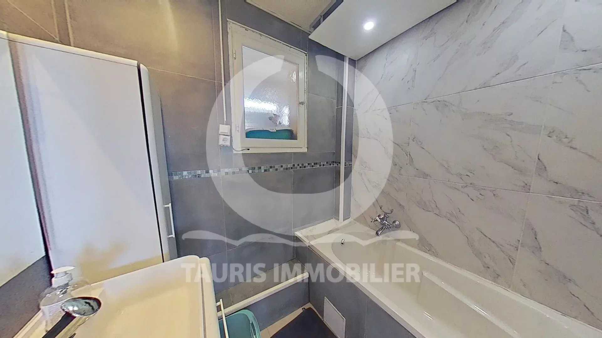 Condominium in Marseille 14ème, Bouches-du-Rhône 11703017