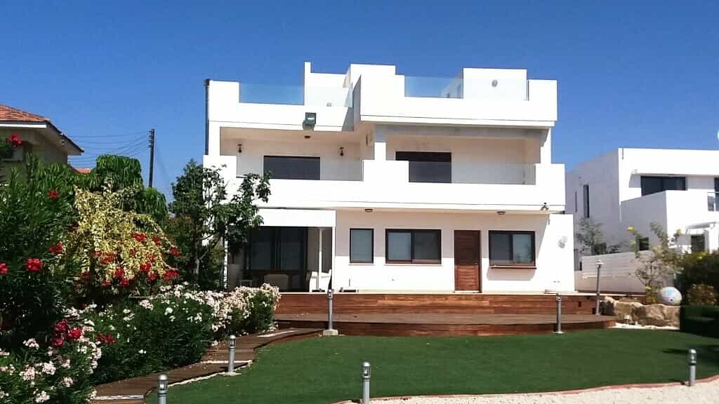 بيت في Zygi, Larnaca 11703080