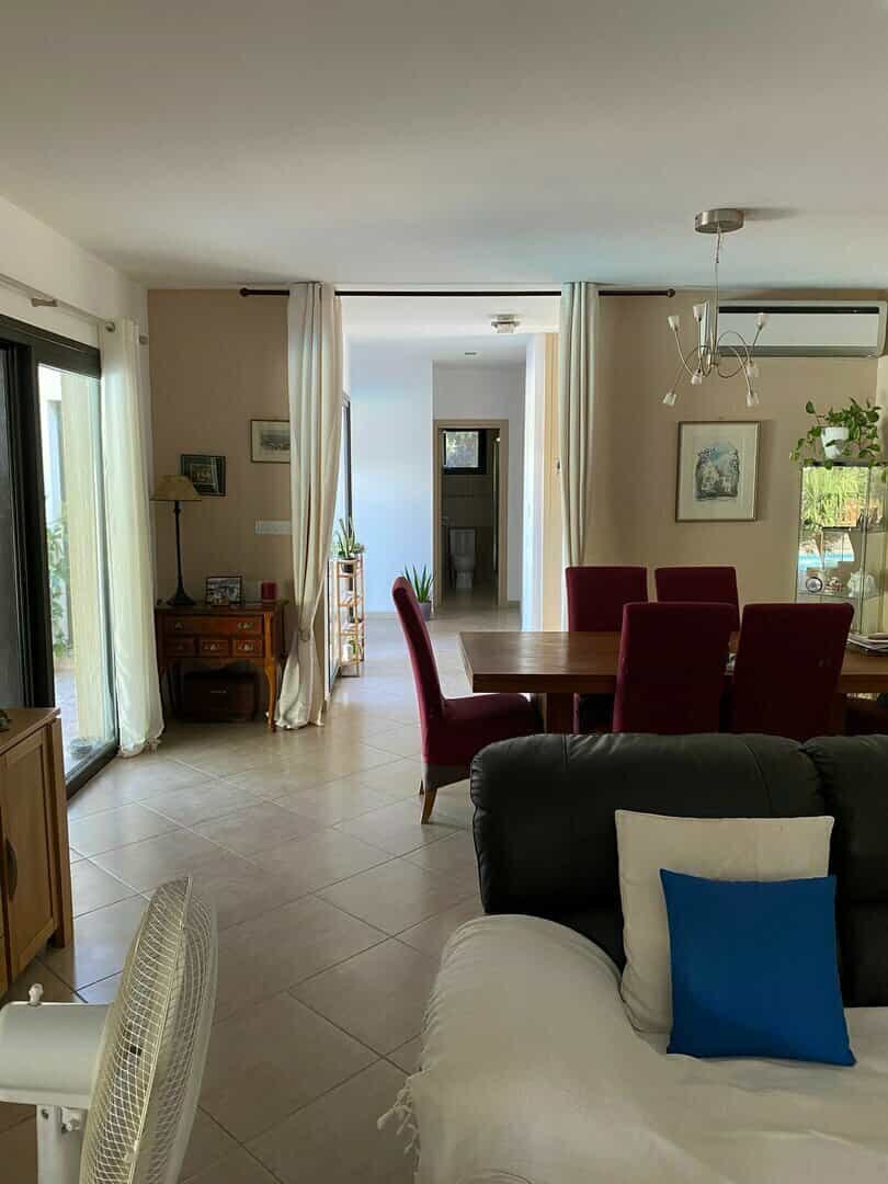House in Kalavasos, Larnaca 11703127