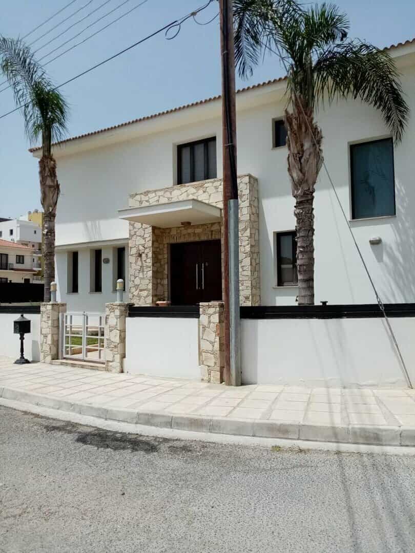 Haus im Aradippou, Larnaka 11703128