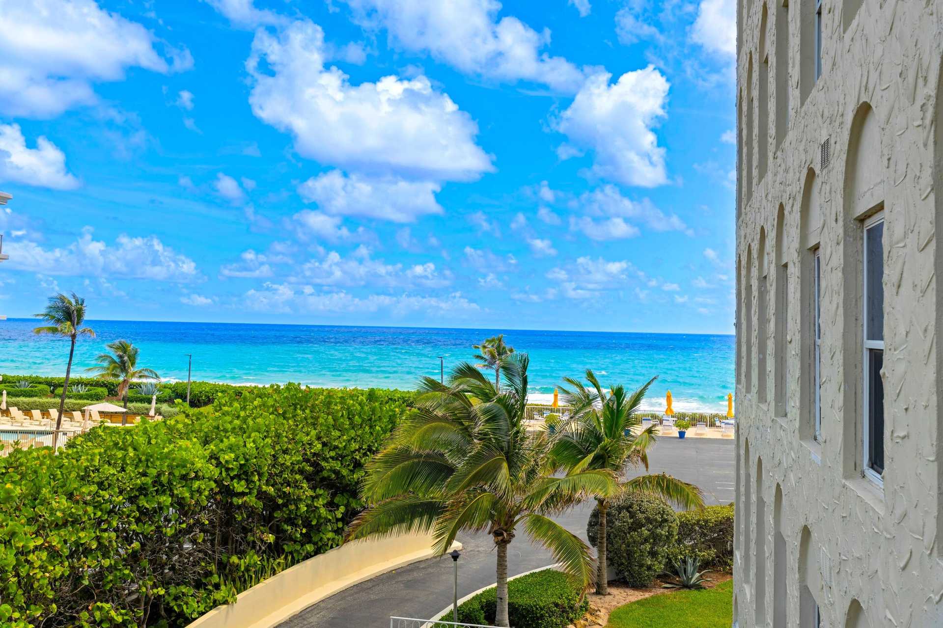 Condominium in South Palm Beach, Florida 11704450