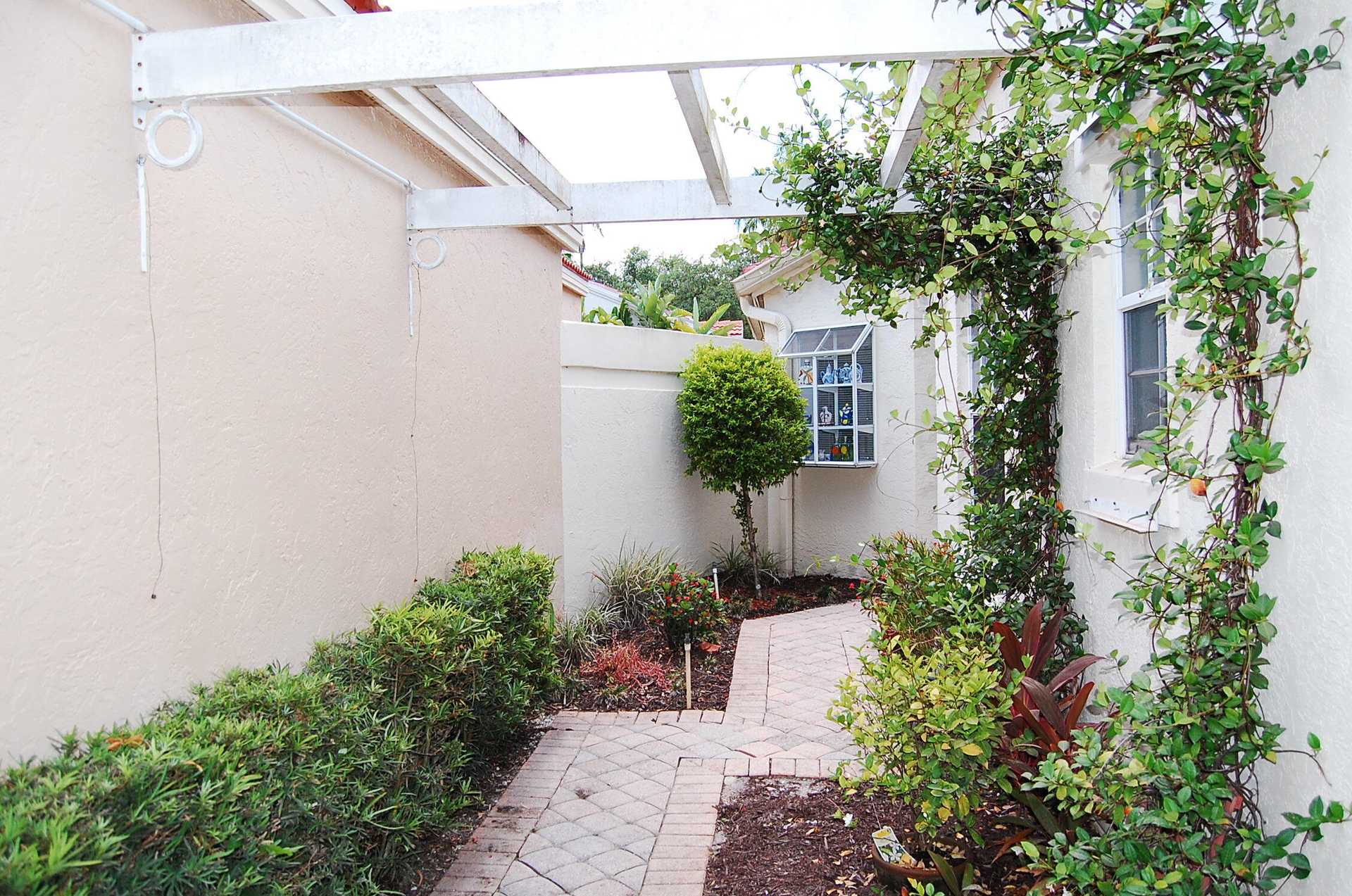 House in Palm Beach Gardens, Florida 11704451