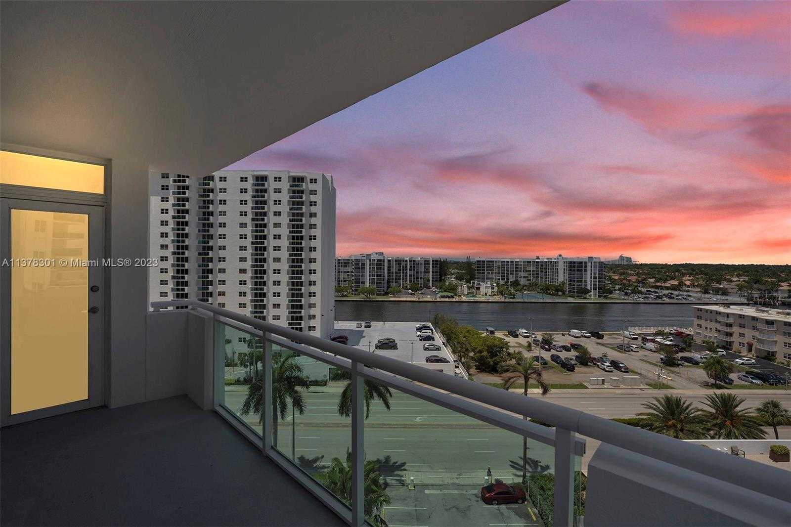 Condominium in Beverley Beach, Florida 11704456
