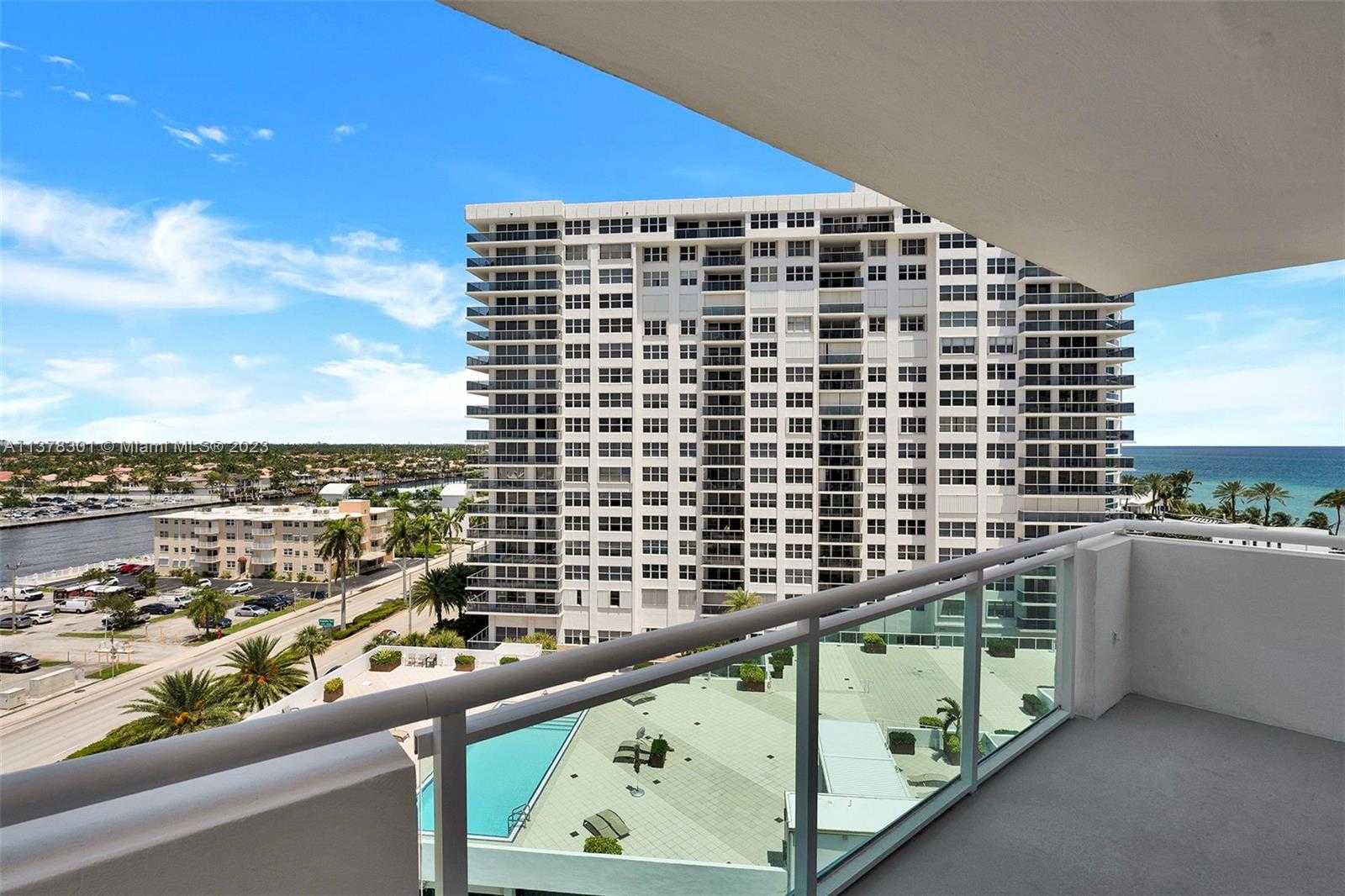 Condominium in Hollywood, Florida 11704456