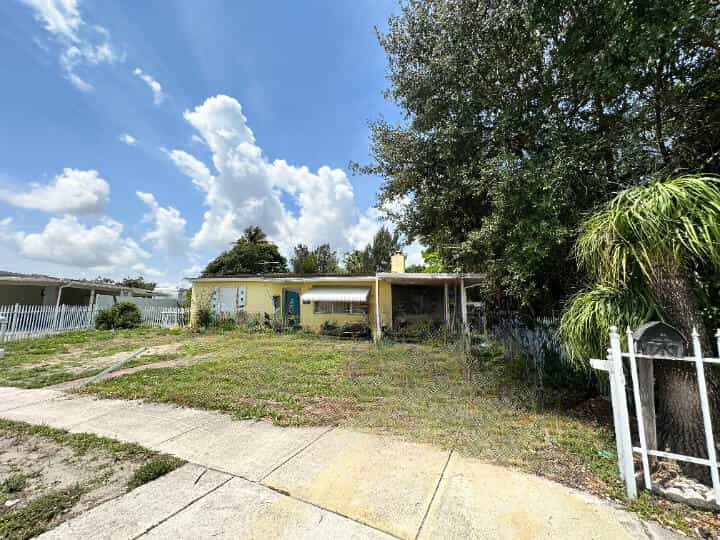 House in Westgate, Florida 11704476