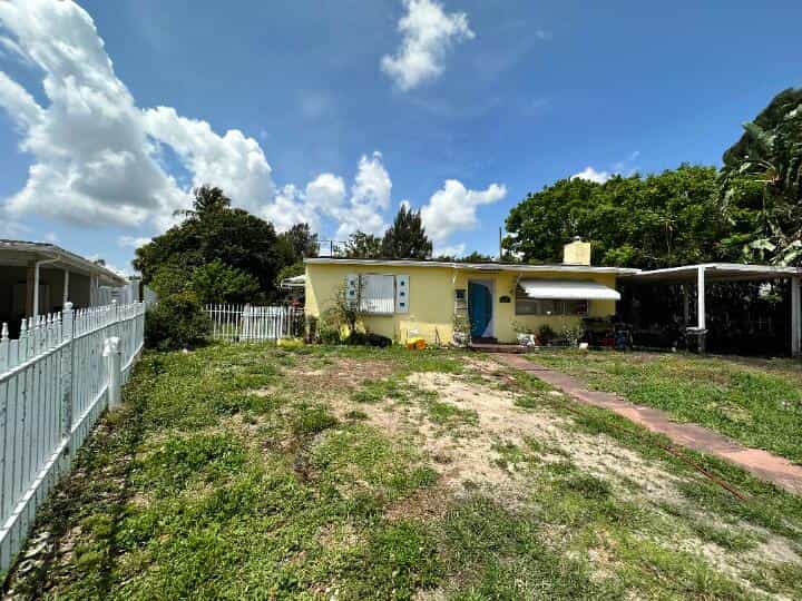 House in Westgate, Florida 11704476